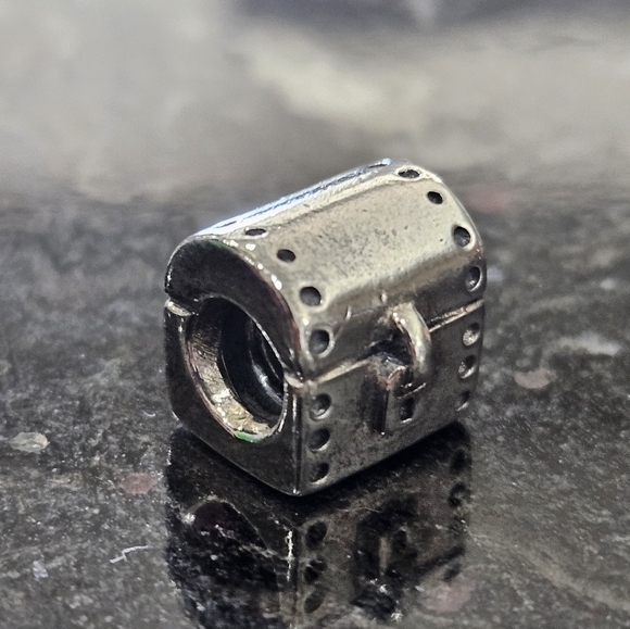 PANDORA Treasure Chest Charm - 790425 - Picture 3 of 4